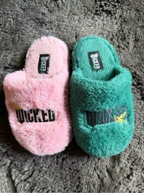 Kids WICKED Plush Slide Slippers - Pink & Green Size 13/1